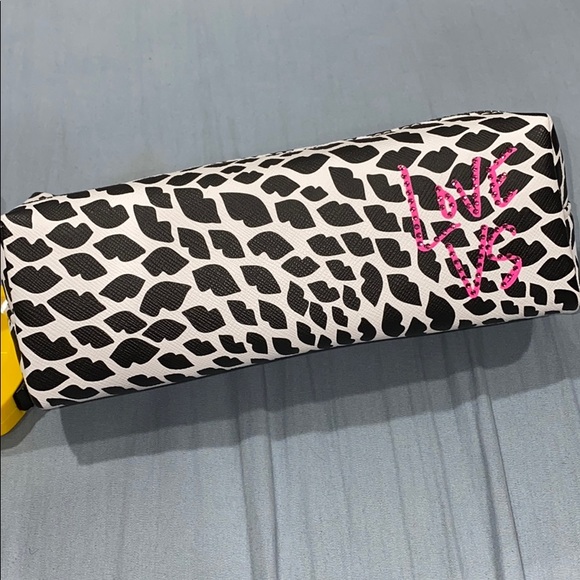 Victoria’s Secret Love VS Leopard Print Pouch 💎 - Picture 1 of 8
